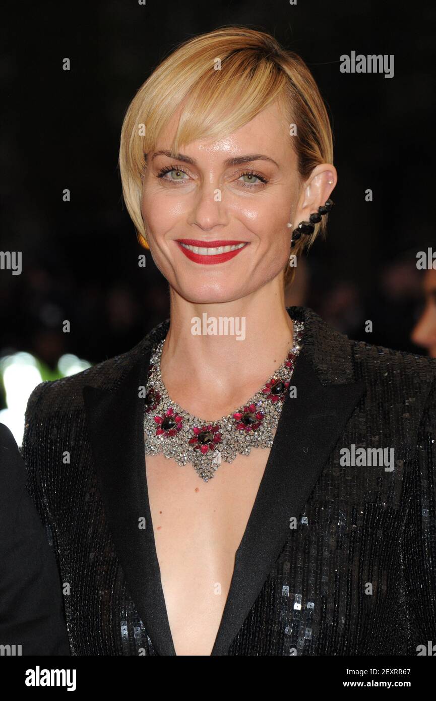 Amber Valletta nimmt an der Charles James: Beyond Fashion 2014 Costume Institute Benefit und Eröffnung des Anna Wintour Costume Center statt im Metropolitan Museum of Art in New York City am Montag, 5th 2014. Mai. (Foto von Jennifer Graylock/Sipa USA) Stockfoto