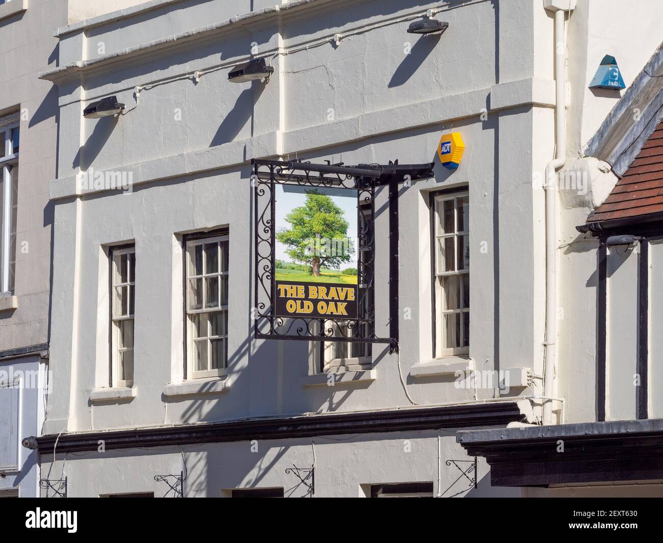 Die Brave alte Eiche, ein traditionelles Pub im Zentrum der Stadt Towcester, Northamptonshire, Großbritannien; Teile der pub Datum zurück 300 Jahre. Stockfoto