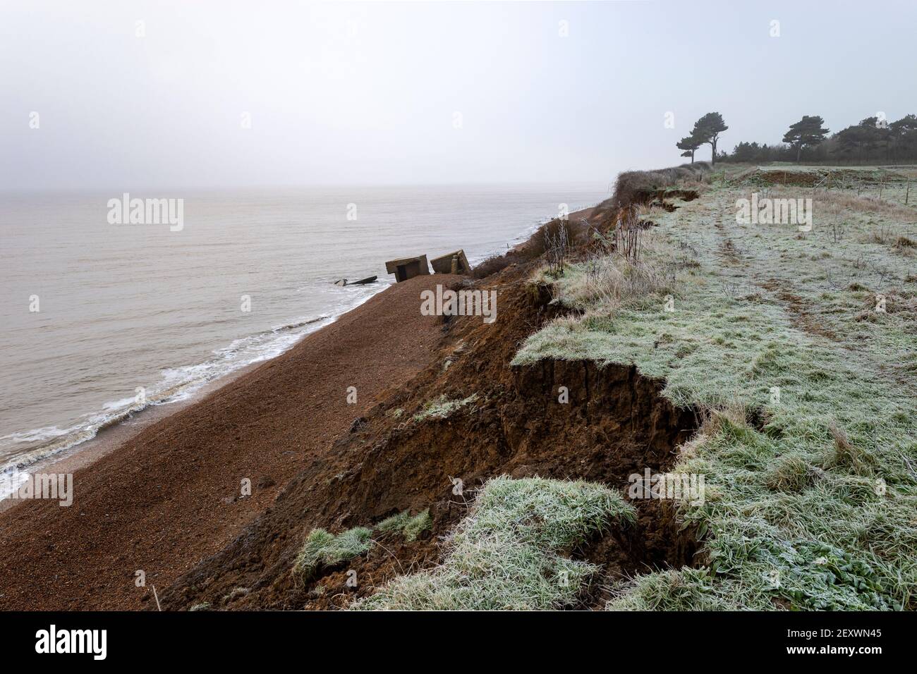 Auswirkungen der Küstenerosion (Winter 2020-21) Bawdsey, Suffolk, England. Stockfoto