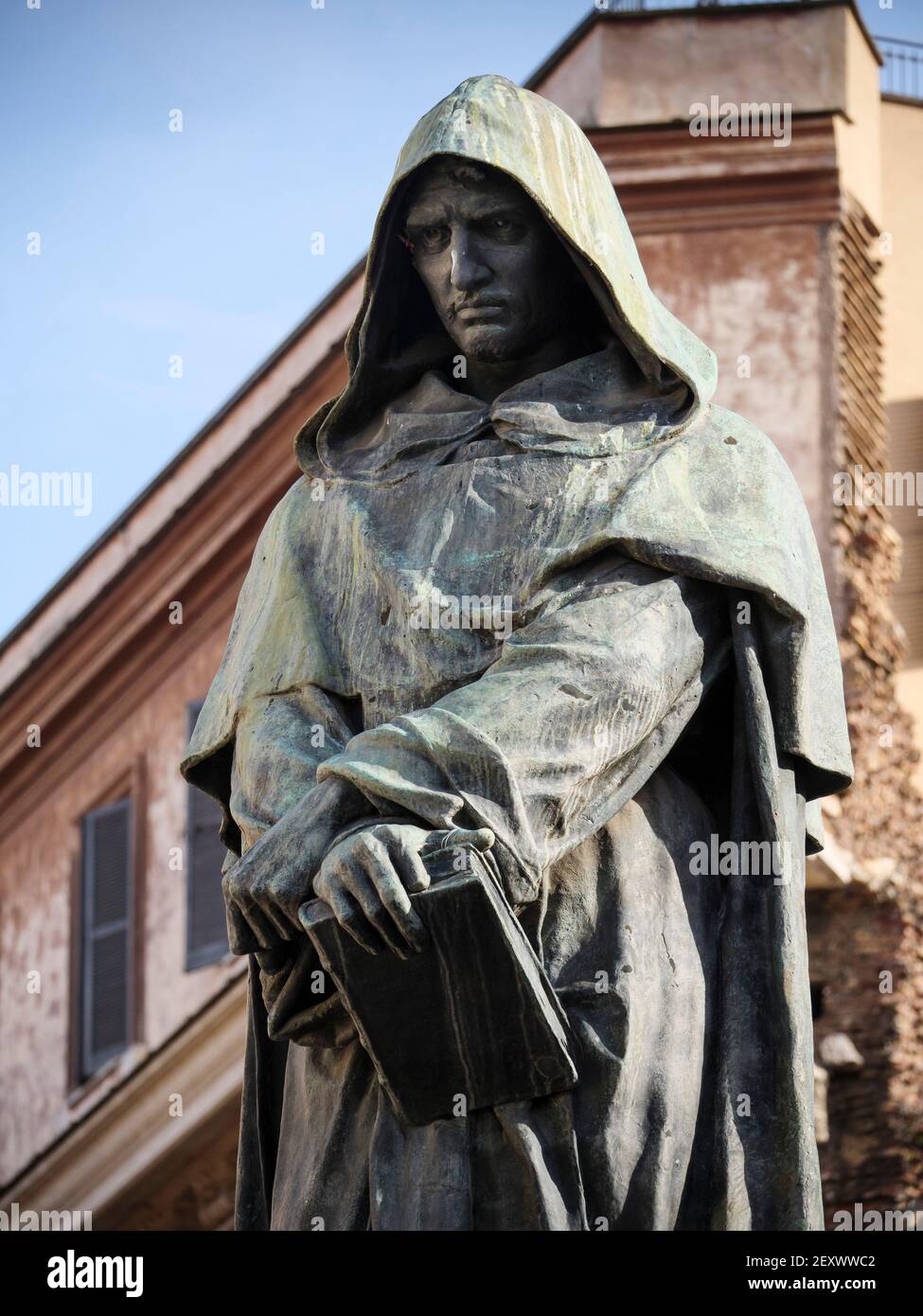 Statue von Giordano Bruno (1548 – 1600) auf der Piazza di Campo de' Fiori, Rom, Italien. Stockfoto