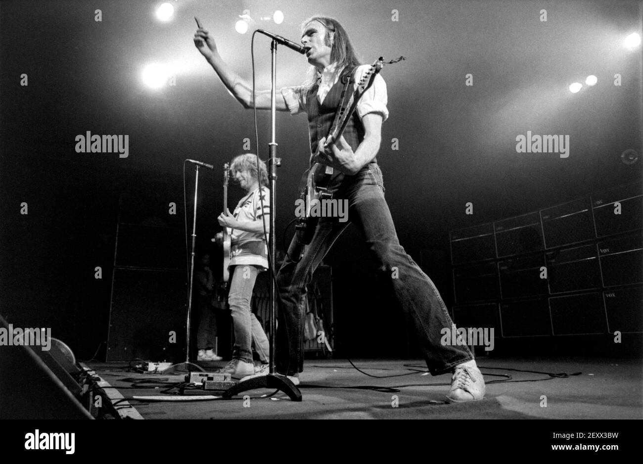 ZWOLLE, NIEDERLANDE - 08. MAI 1984: Status Quo live auf der Bühne während eines Konzerts in den Niederlanden. Stockfoto