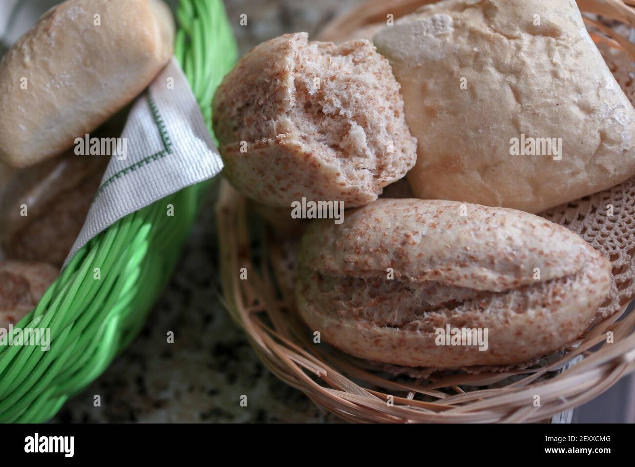 Brot ist ein Grundnahrungsmittel und wird in vielen Ländern auf der ganzen Welt konsumiert Stockfoto