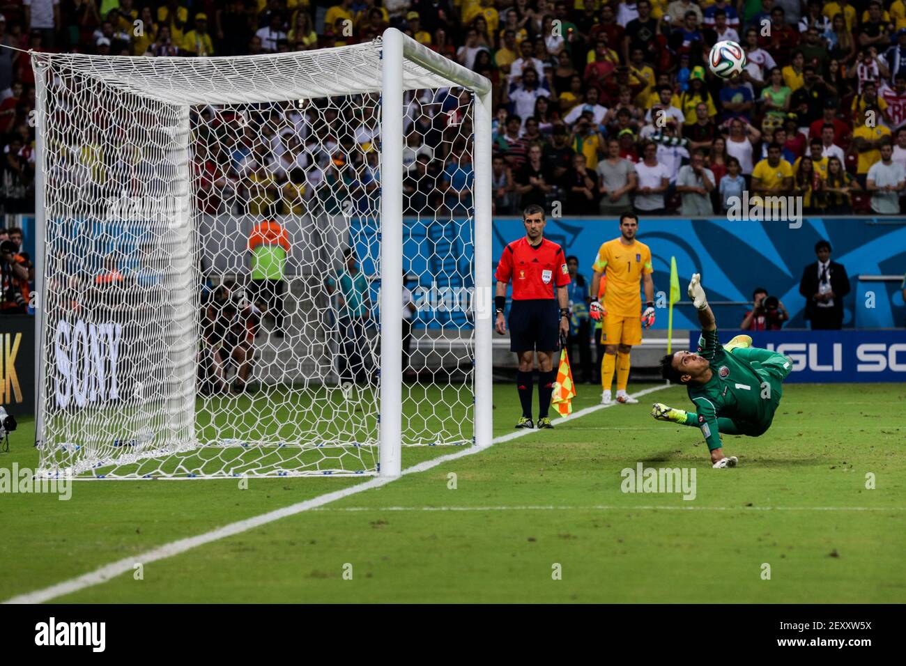 Costa Ricas Torhüter Navas während der Runde 16 des FIFA Fußball-WM-Spiels 2014 zwischen Costa Rica und Griechenland, in der Arena Pernambuco Stadion in Recife, Brasilien, am 29. Juni 2014. Foto von Andre Chaco/Fotoarena/Sipa USA Stockfoto