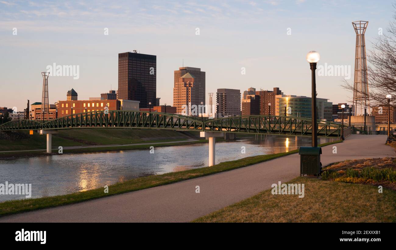 Dayton Ohio Downtown City Skyline Great Miami River Stockfoto
