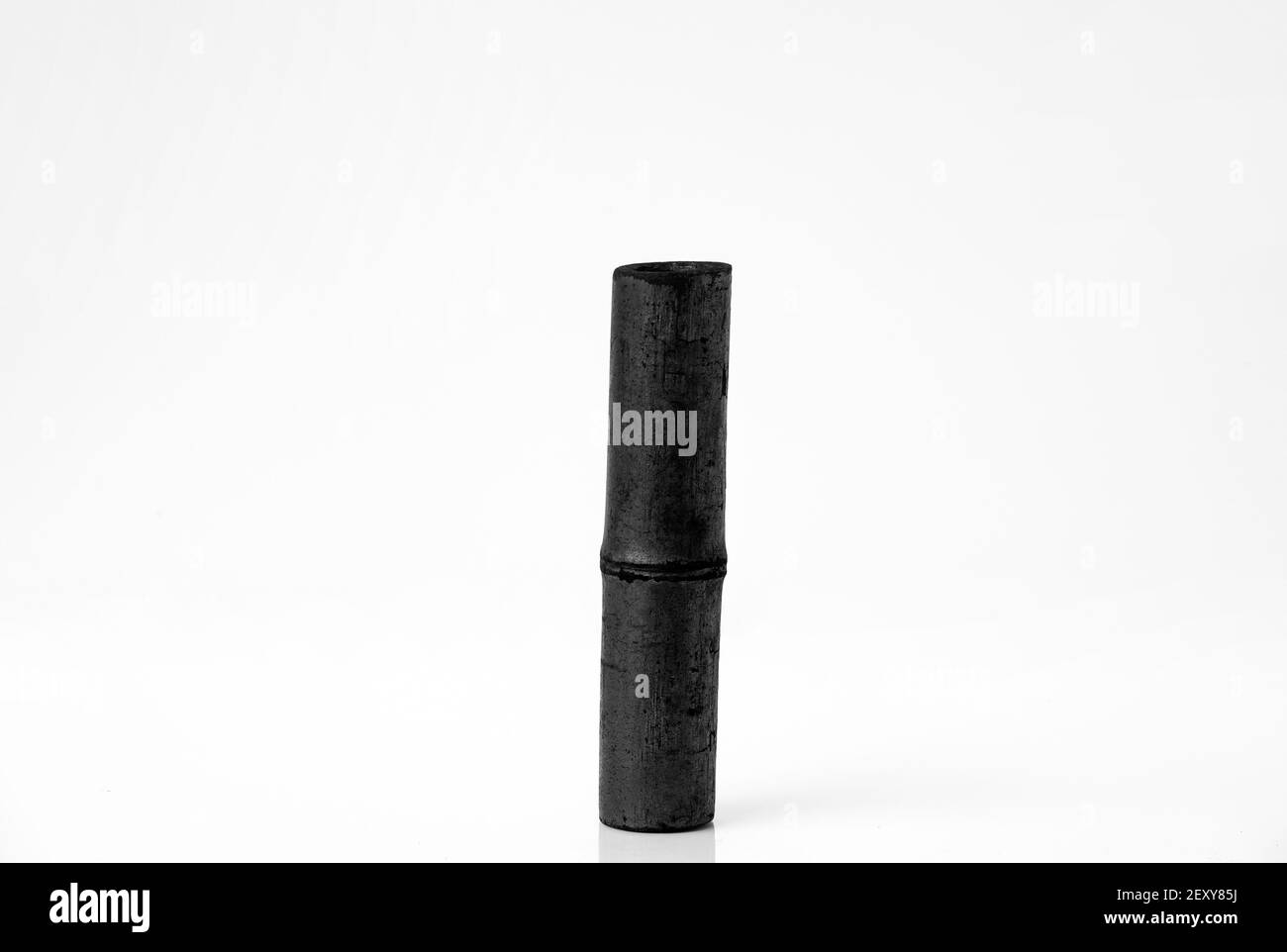 Bambus Aktivkohle Stick isoliert auf weißem Hintergrund. Stockfoto