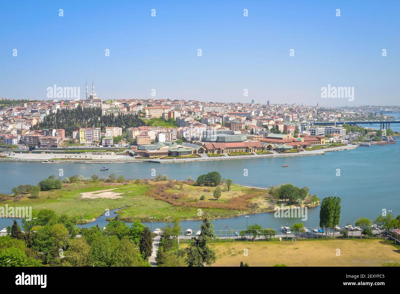 Blick auf die Golden Horn Bay aus einer Höhe Istanbul Stockfoto