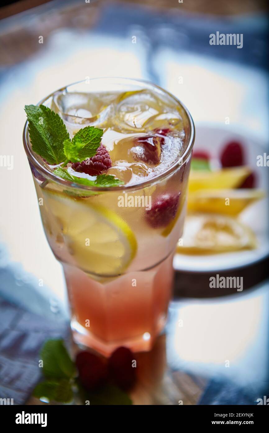 Erfrischende hausgemachte Limonade Stockfoto