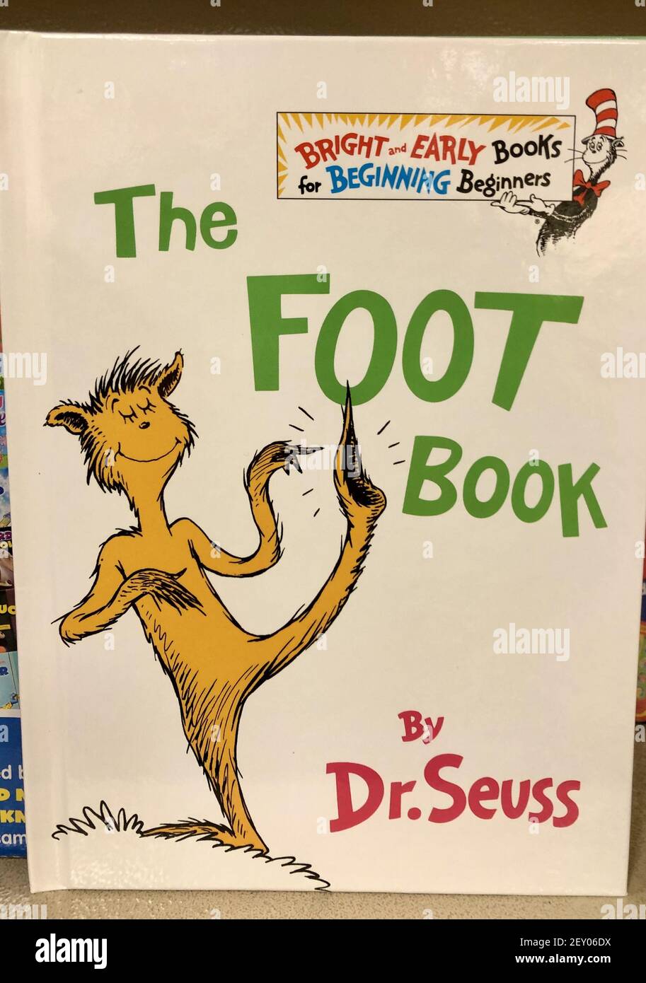 OCEAN SPRINGS, USA - 02. März 2021: Cover des Kinderbuchs „The Foot Book“ von Dr. Seuss. Stockfoto