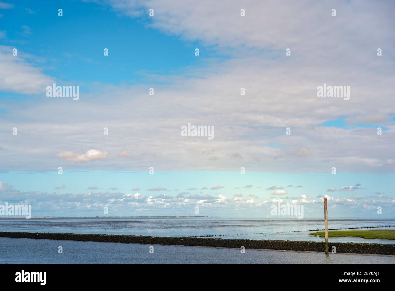 Landschaft im Nationalpark Wattenmeer mit Steingroyne, Harlesiel, Niedersachsen, Deutschland, Europa Stockfoto