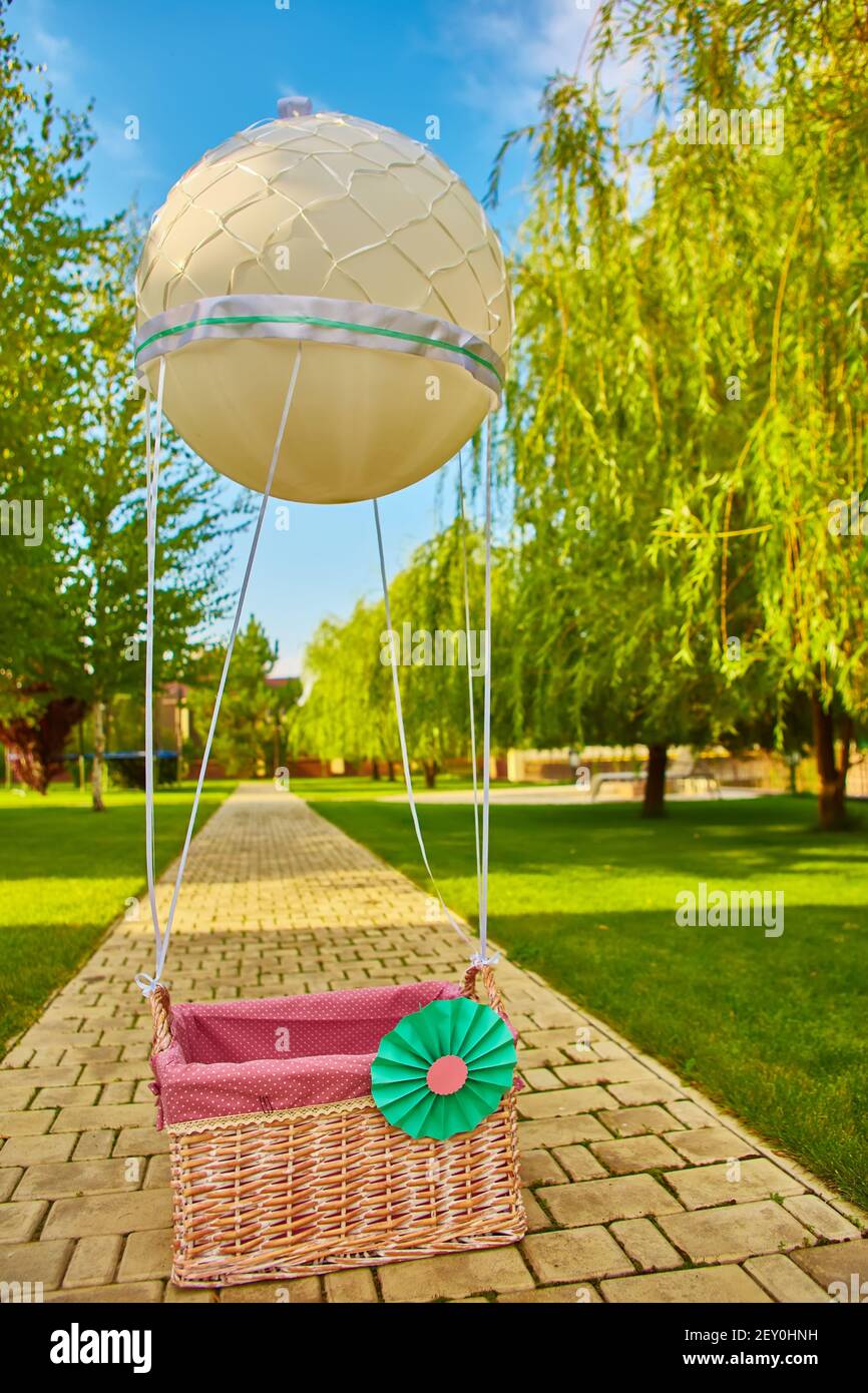 Den Spielzeug-Heißluftballon für Kind Stockfoto