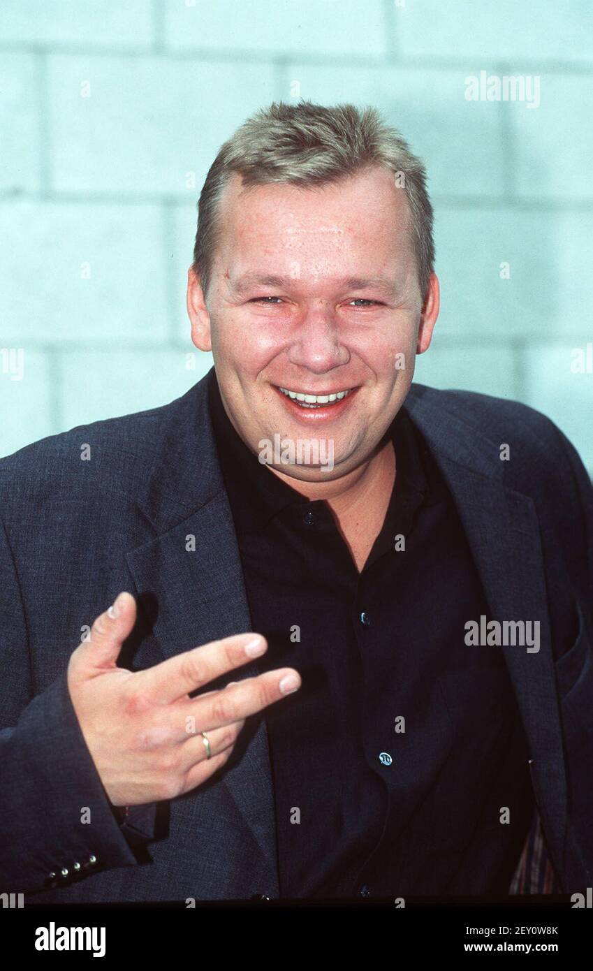 Bernd Stelter, deutscher Komiker, TV Moderator und Schauspieler, Portrait um 1998. Bernd Stelter, deutscher Komödiant, TV-Moderator und Schauspieler, Porträt um 1998. Stockfoto