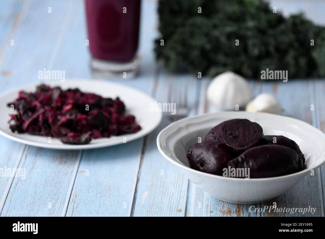 Food Fotografie von Rüben Grüns und Wurzeln überzogene Gerichte Stockfoto