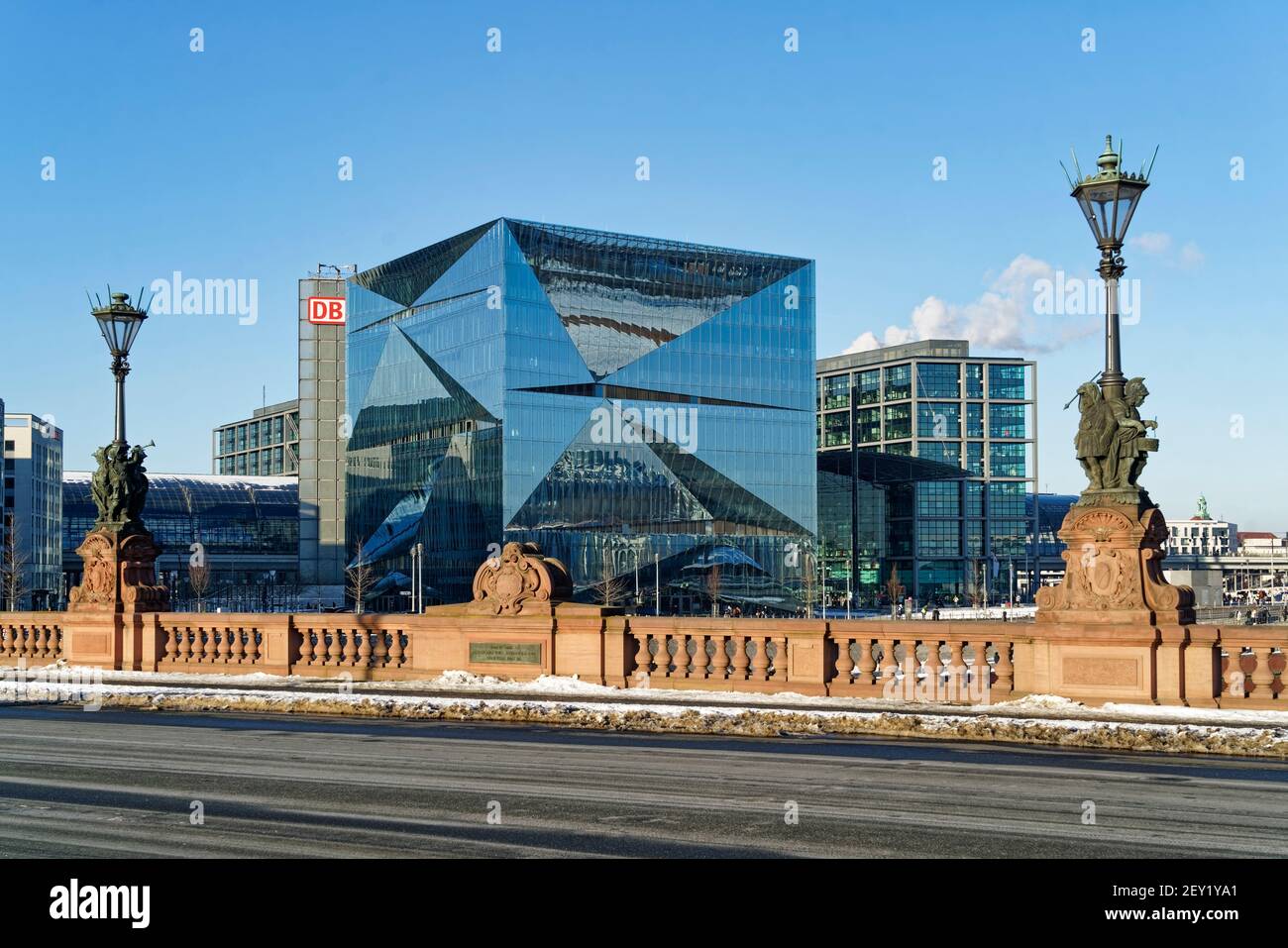 Cube Berlin, modernes Buerogefäeude am Washingtonplatz, Hauptbahnhof, Lehrter Bahnhof, Moltkebrücke, Berlin-Mitte, Stockfoto