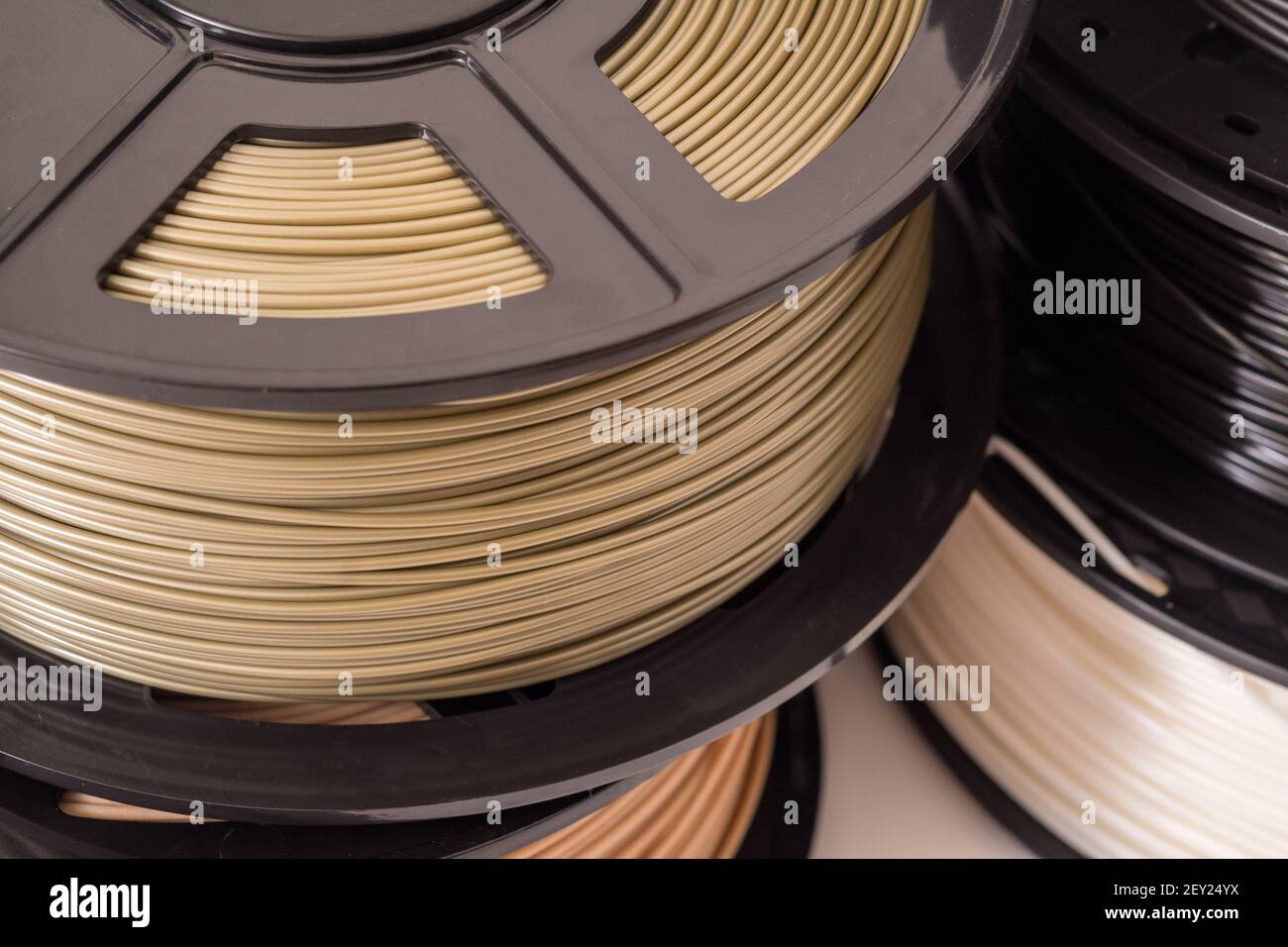 Spule aus Bronze PLA Kunststoff Filament für 3D Drucker. Stockfoto