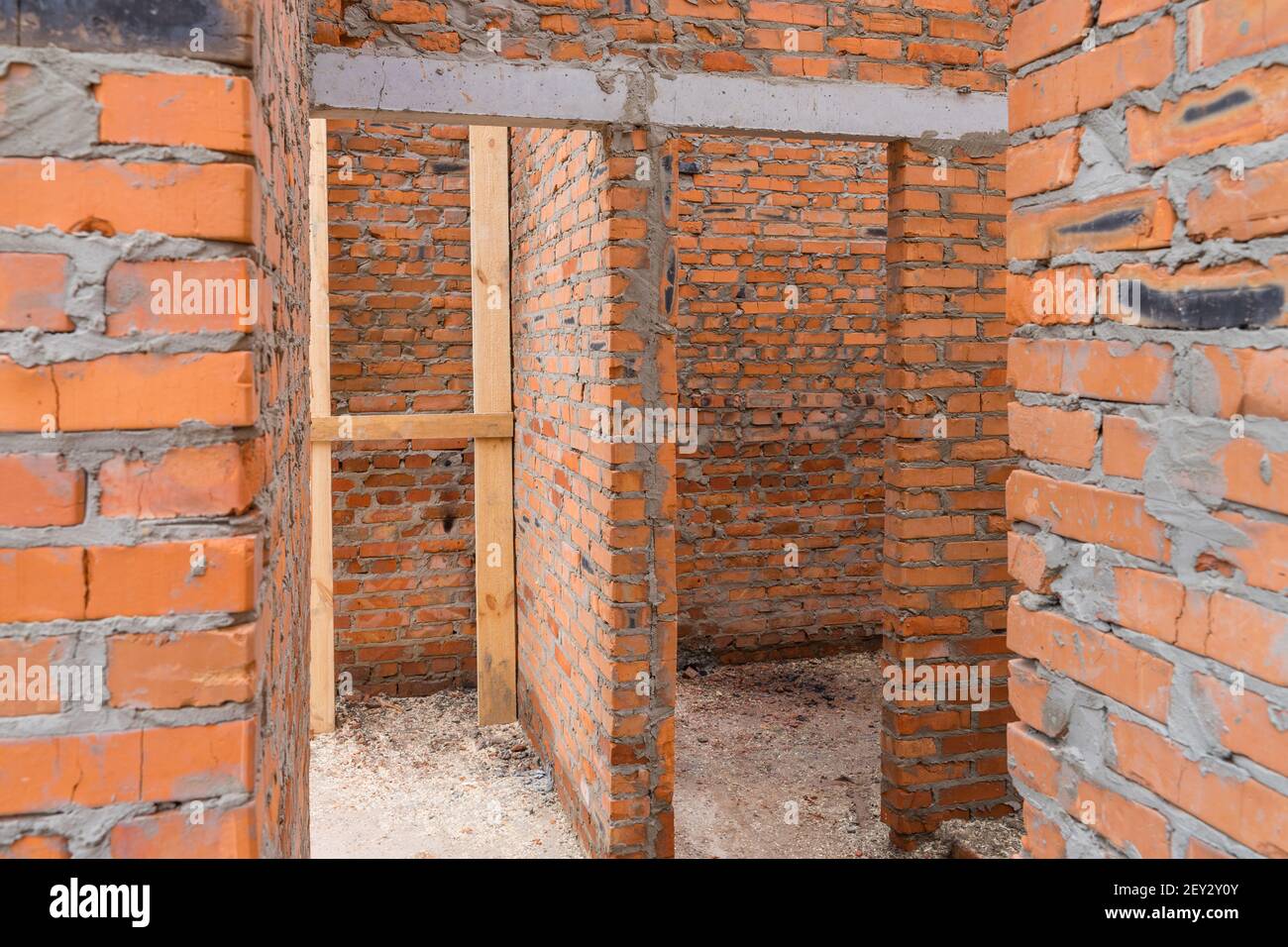 Tür monolithischen Beton Türsturz unfertigen Bau. Stockfoto