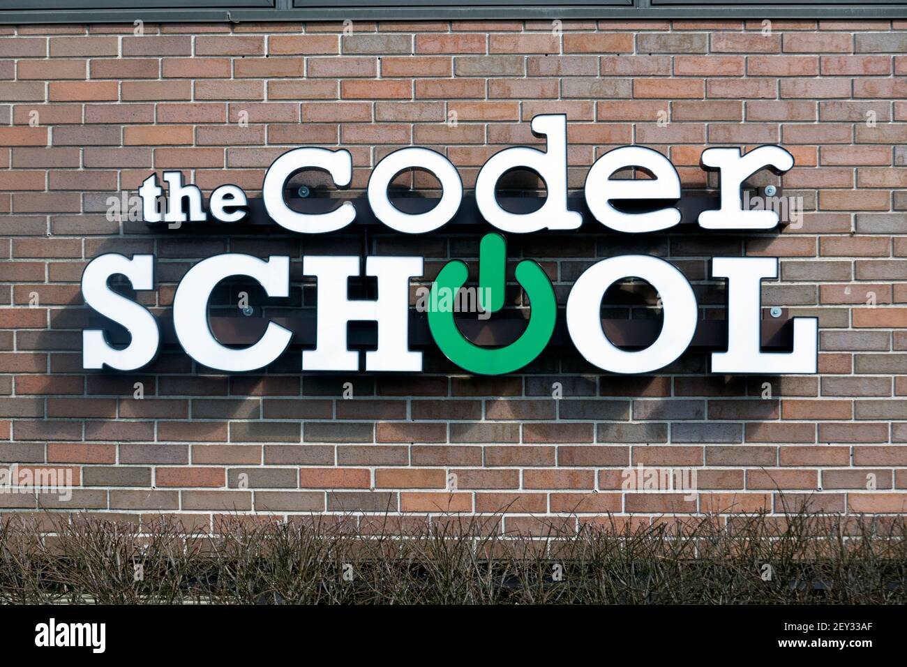 Das Äußere der CODIERSCHULE, ein Ort, der den Kindern Computercodierung beibringt. In Bayside, Queens, New York. Stockfoto