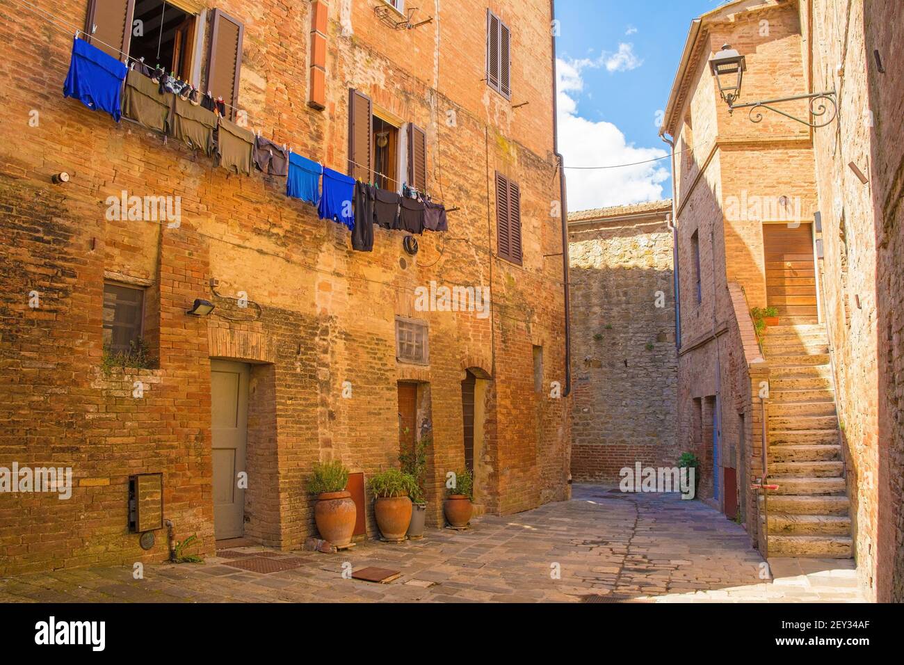 Wohngebäude im historischen mittelalterlichen Dorf Buonconvento, Provinz Siena, Toskana, Italien Stockfoto