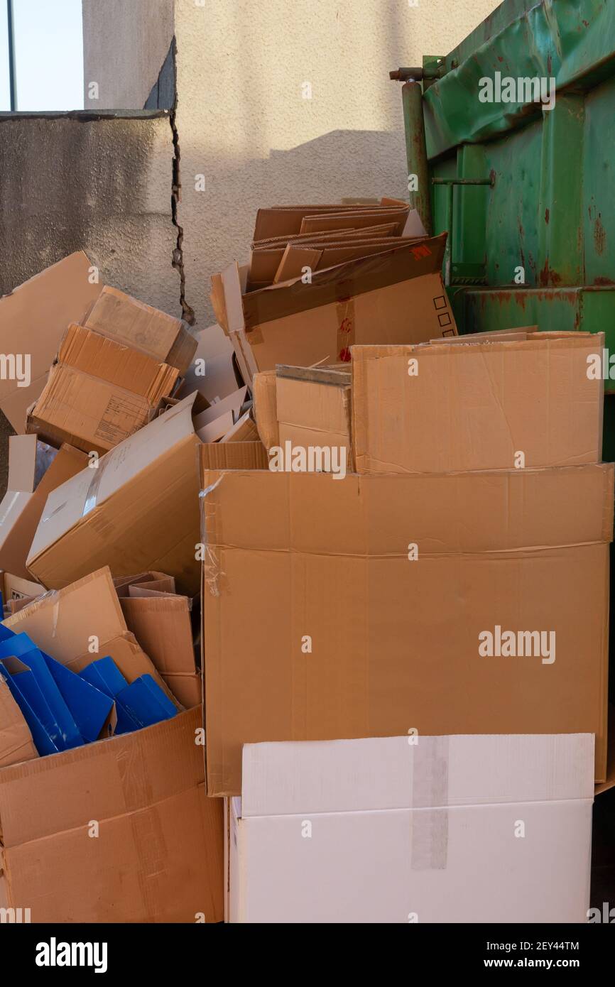 Kartons zum Recycling gestapelt Stockfoto