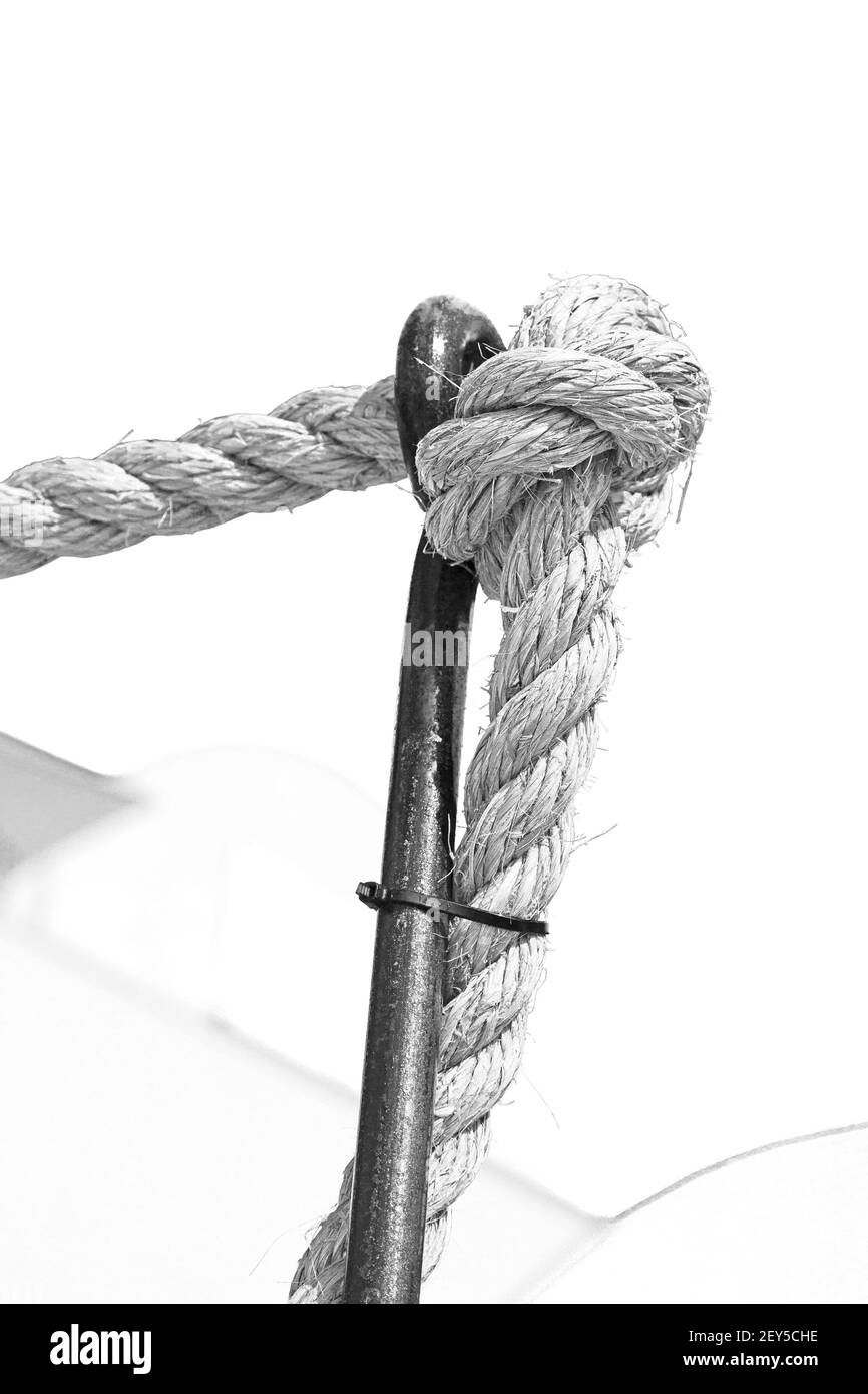 Sicherheitsseil und Metall in der blauen skay aOcean mittelmeer Meer Stockfoto