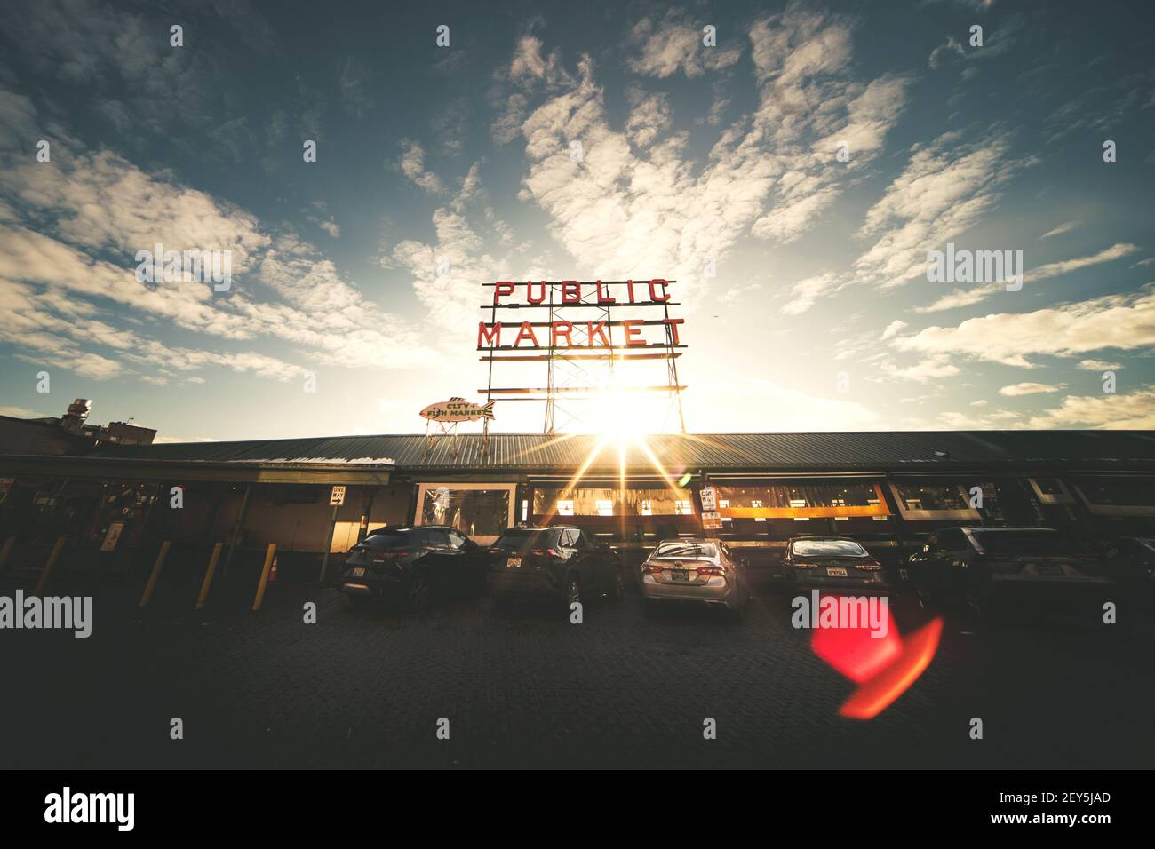 Pike Place Fish Market Seattle Bei Sonnenuntergang Stockfoto