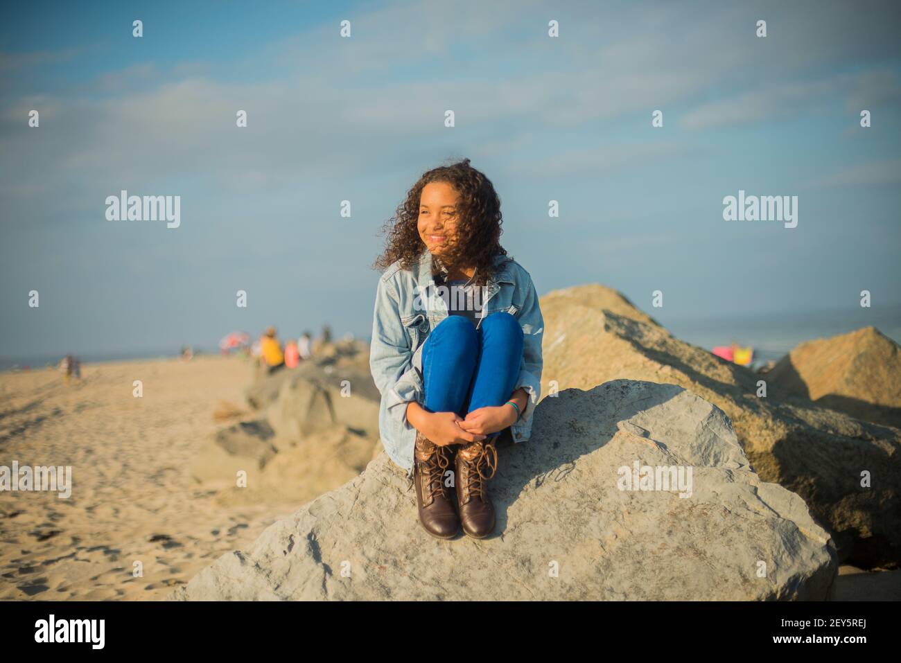 PORTRAIT EINES SELBSTBEWUSSTEN MÄDCHENS Stockfoto