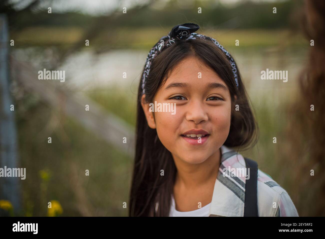 PORTRAIT EINES SELBSTBEWUSSTEN MÄDCHENS Stockfoto