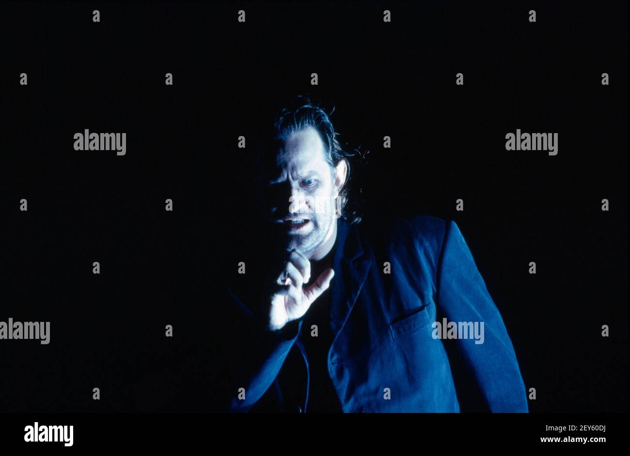Poul Elming (Siegmund) in DIE WALKÜRE von Wagner an der Royal Opera, Covent Garden, London WC2 14/10/1994 Dirigent: Bernard Haitink Design: Nigel Lowery Beleuchtung: Pat Collins Bewegung: Matthew Hamilton Regie: Richard Jones Stockfoto