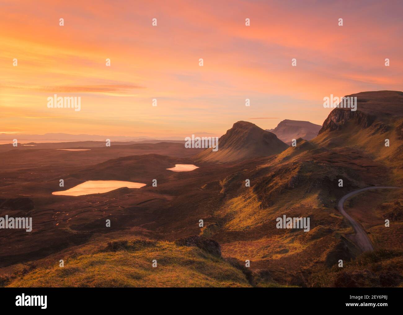 Sonnenaufgang über dem Trotternish Ridge. Das Quiraing, Skye Stockfoto