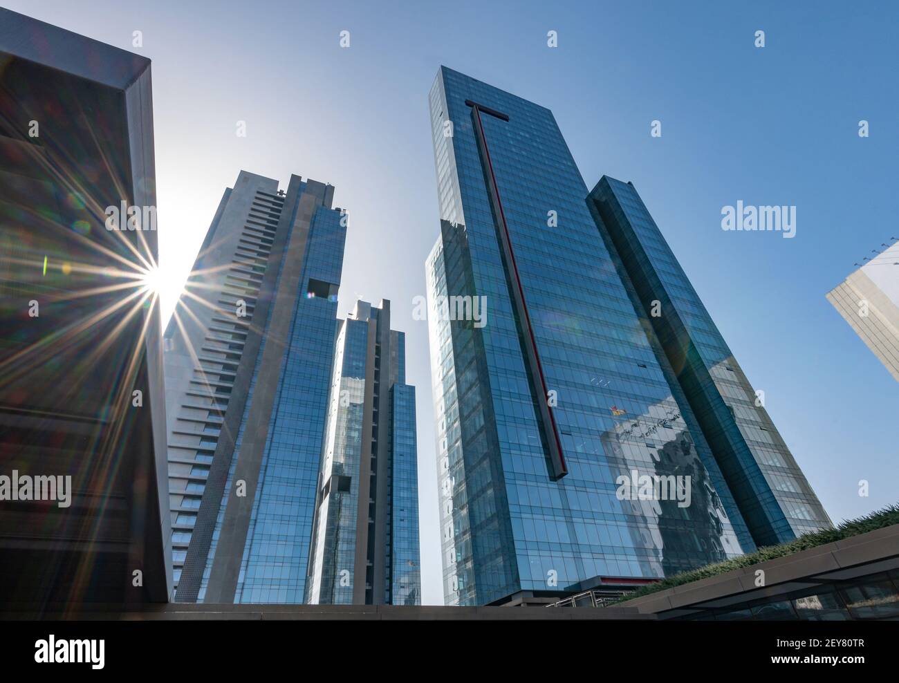 Moderne Architektur Beispiele in Mecidiyekoy Nachbarschaft in Sisli Bezirk von Istanbul, Türkei Stockfoto