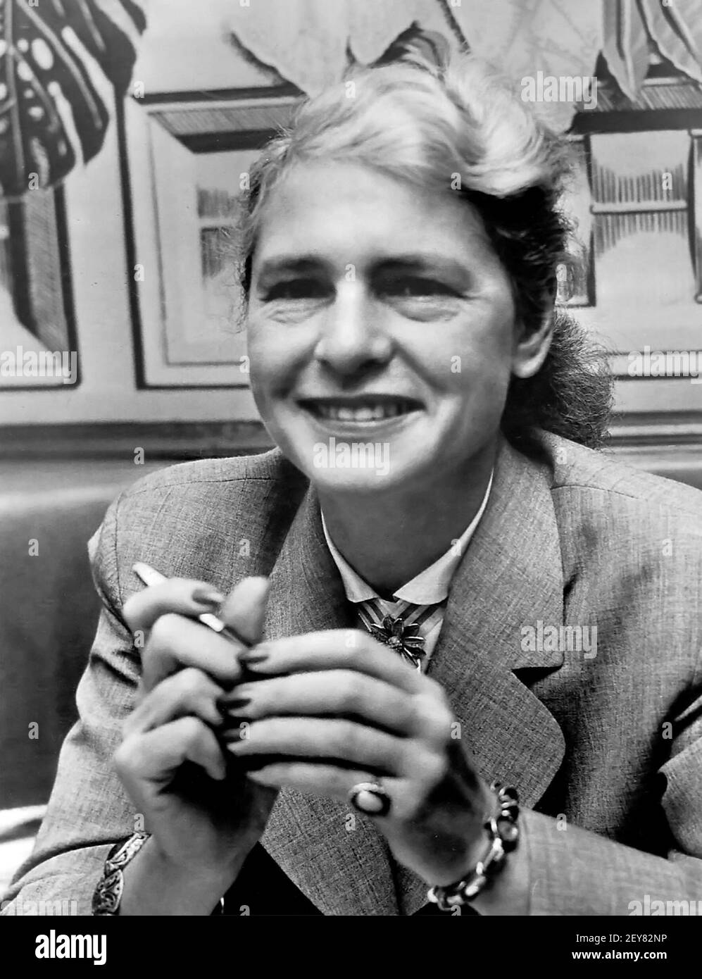Margaret Bourke-White. Porträt der amerikanischen Fotografin und Fotojournalistin Margaret Bourke-White (1904-1971), Publicity Still, 1955 Stockfoto