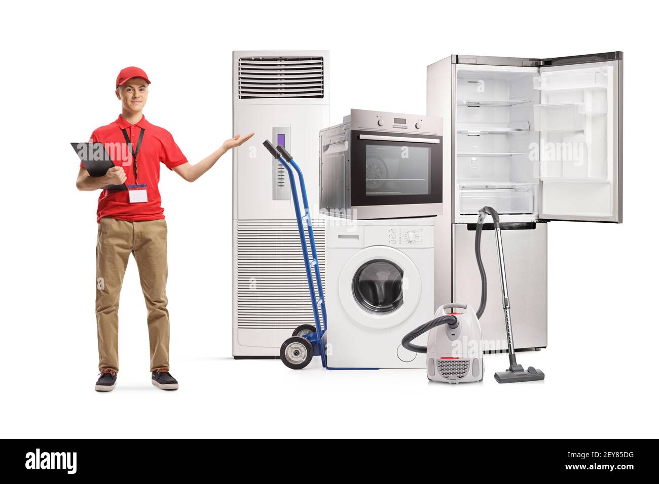 Ganzkörperportrait eines Verkäufers, der Elektrogeräte präsentiert Appliances auf weißem Hintergrund isoliert Stockfoto
