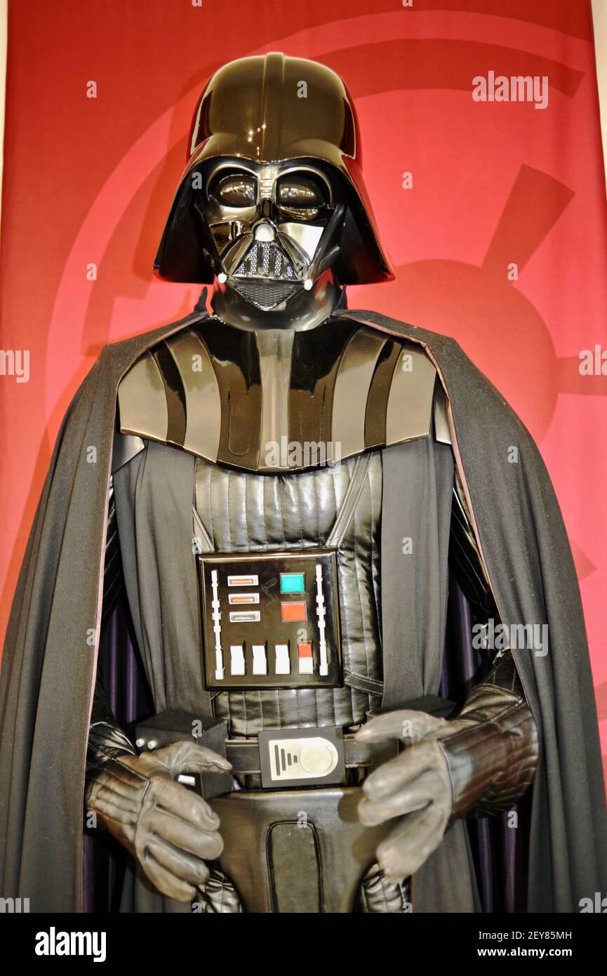 Darth Vader Helm und Kostüm, aus Star Wars, auf dem Display, Industrial  Light & Magic Büro öffentlichen Empfangsbereich, San Francisco, CA, USA  Stockfotografie - Alamy