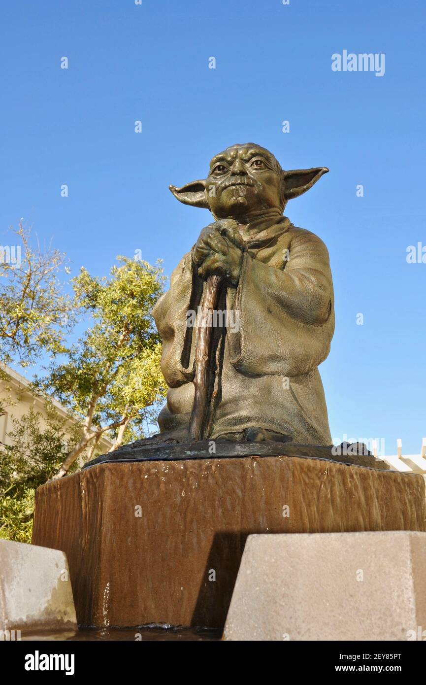 Yoda Statue und Brunnen vor Büros von Industrial Light & Magic, Yoda