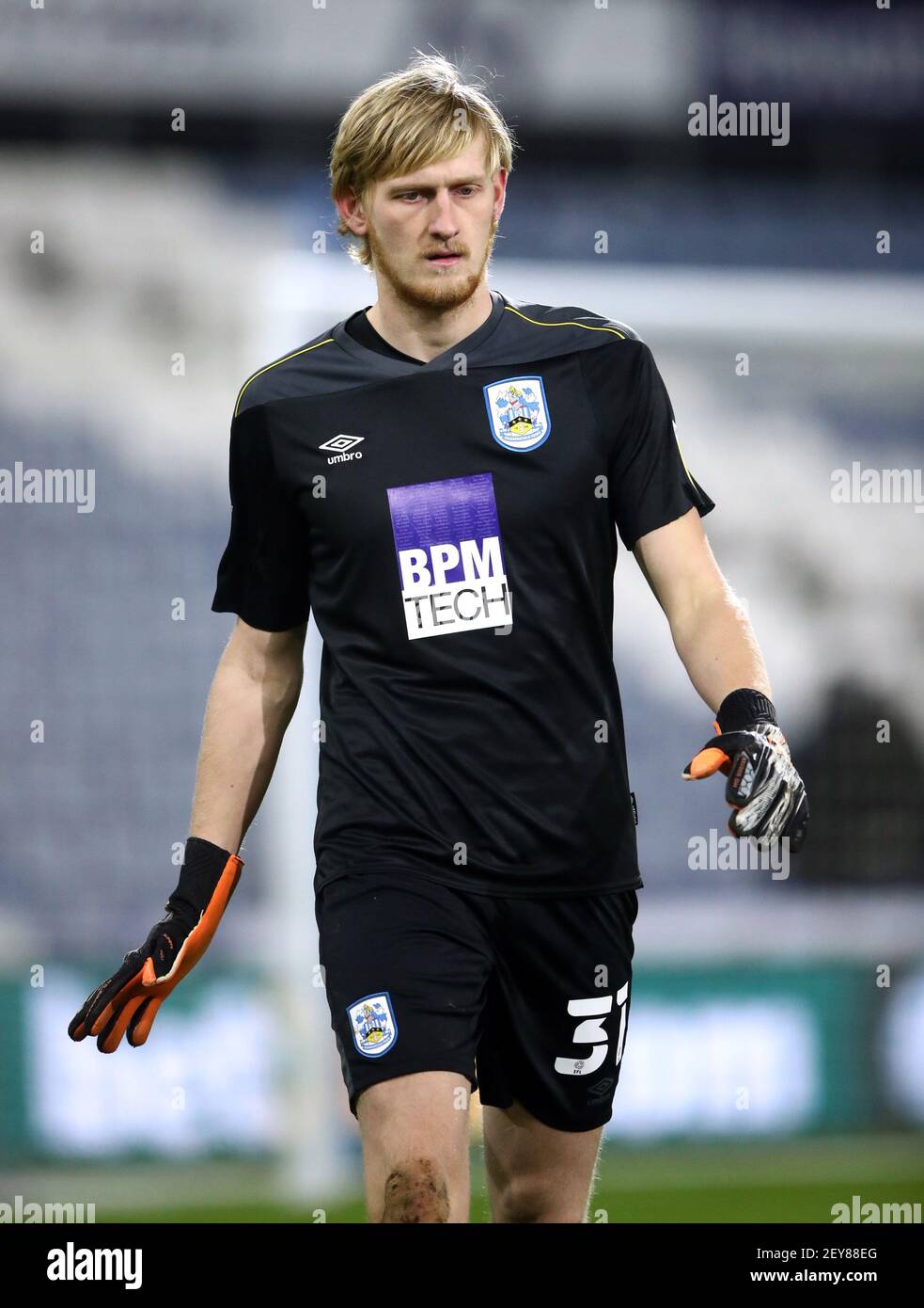 Huddersfield Town Torwart Ryan Schofield während des Sky Bet Championship Spiels im John Smith's Stadium, Huddersfield. Bilddatum: Freitag, 5. März 2021. Stockfoto