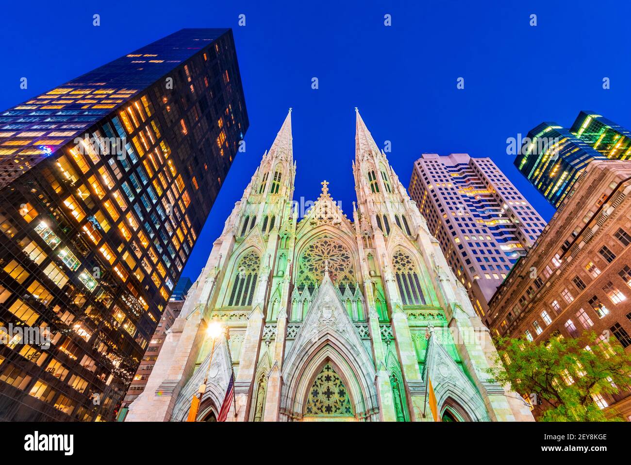 New York, USA - St. Patrick Cathedral onf 5th Avenue, Manhattan historische Landschaft. Stockfoto