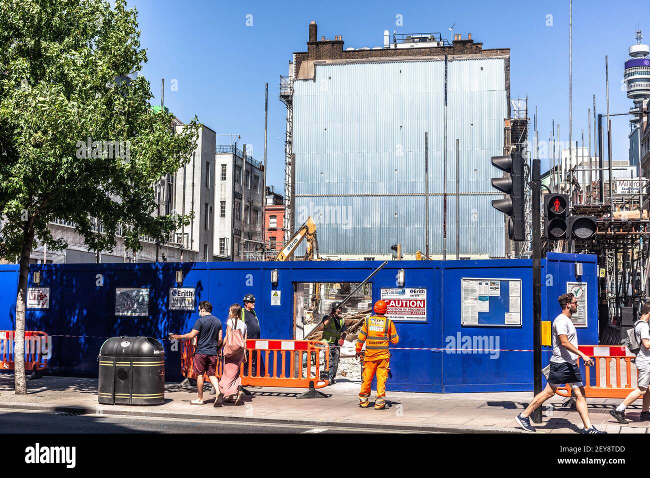 Außenansicht einer Baustelle in der Oxford Street, London, England, Großbritannien. Stockfoto