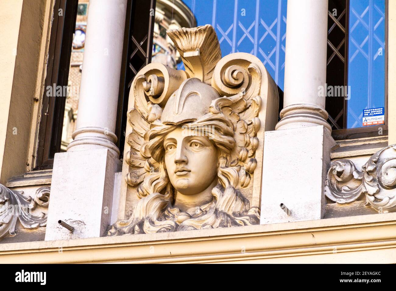 Madrid Spanien Spanish Centro District historisches Zentrum Plaza de Canalejas Gebäude außen architektonische Skulptur Stockfoto