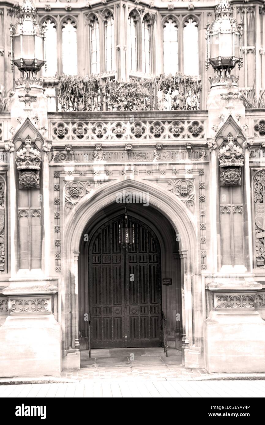 Parlament in london alte Kirchentür und antike Marmorwand Stockfoto