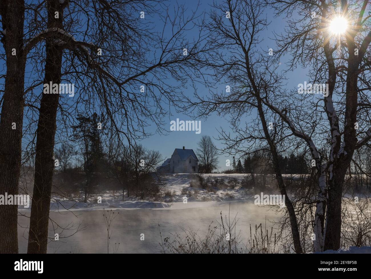 Ein frigider Morgen auf dem Chippewa River im Norden von Wisconsin. Stockfoto
