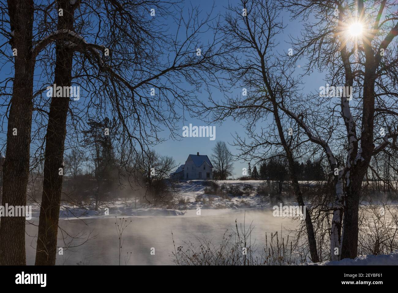 Ein frigider Morgen auf dem Chippewa River im Norden von Wisconsin. Stockfoto