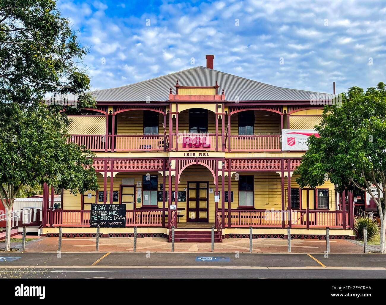 Fassade des RSL Club-Gebäudes, ehemals eine Filiale der Commercial Banking Company of Sydney, erbaut von 1900 bis 1909 in der Stadt Childers, Bunda Stockfoto