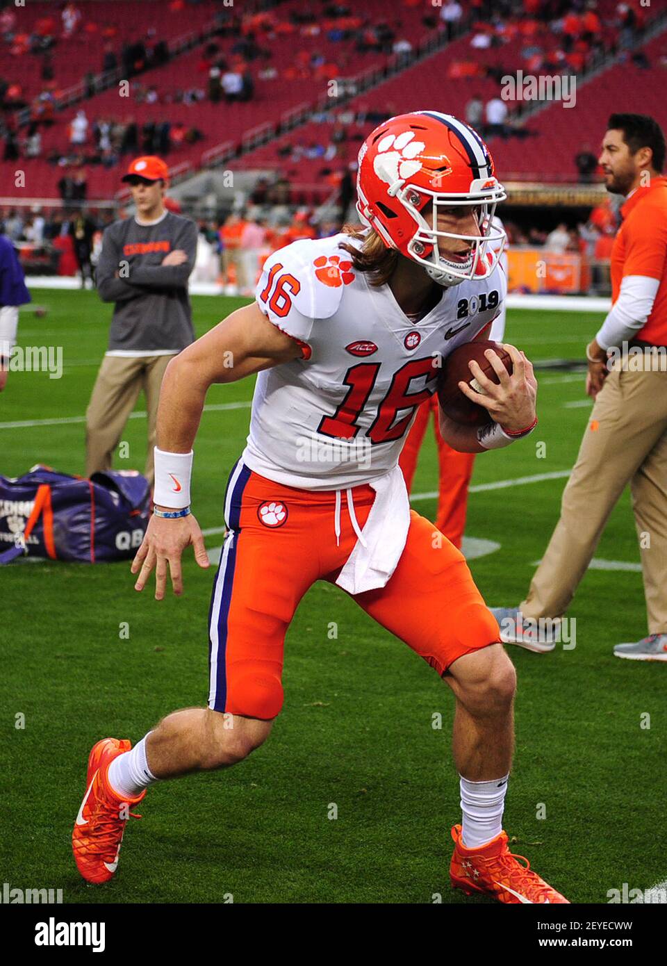 (DATEI FOTOS).der ehemalige Clemson Tigers Quarterback (16) Trevor Lawrence wird voraussichtlich 1st im NFL Draft gehen, hier ist er am 7. Januar 2019 abgebildet während der National Championship 2019 wird der NFL Draft am 29. April 2021 in Cleveland, Ohio, stattfinden. (Obligatorische Gutschrift: Jose/MarinMedia.org/Cal Sport Media) (absoluter vollständiger Fotograf und Credits erforderlich) Stockfoto