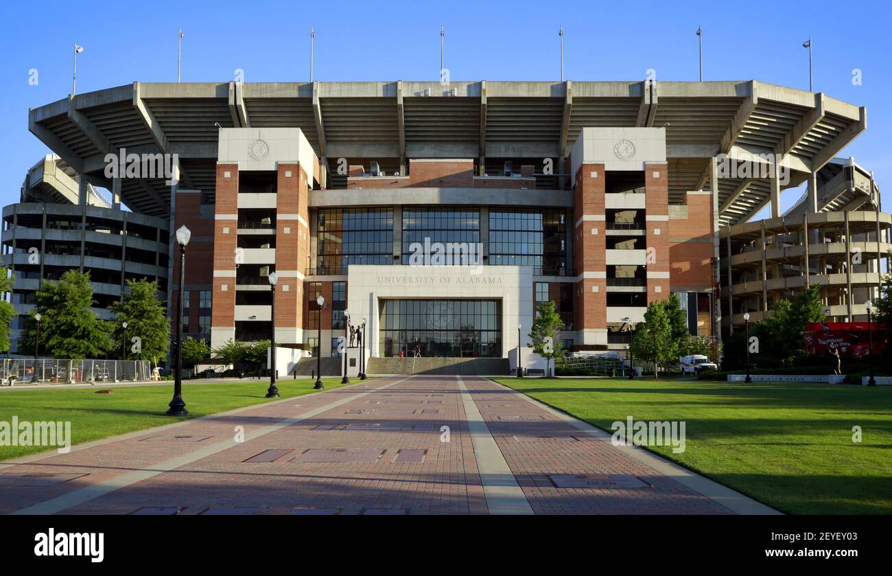 19. Juni 2013. Universität von Alabama, Tuscaloosa, Alabama. Das Bryant-Denny Stadium, Heimstadion der Crimson Tide, des Meisterschafts-SEC-Teams der Universität von Alabama. (Foto von Charlie Varley/Sipa USA) Stockfoto