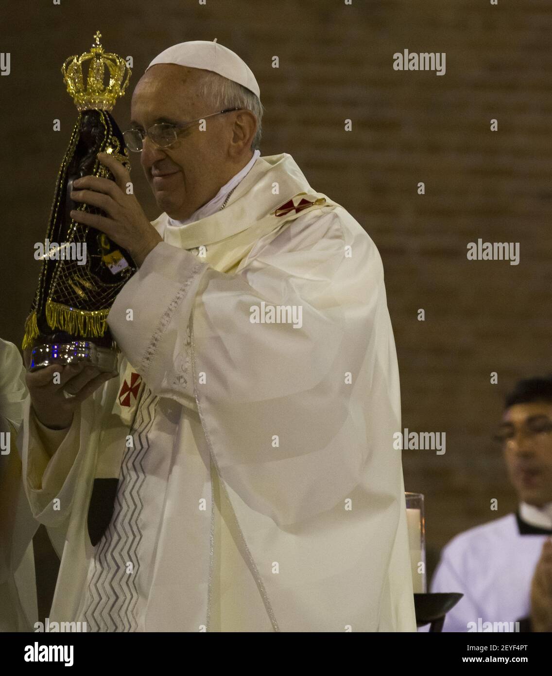 Papst Franziskus feiert eine Masse in Aparecida do Norte, Sao Paulo, am 24. Juli 2013. Foto von Magnus Torquato/Fotoarena/Sipa USA Stockfoto