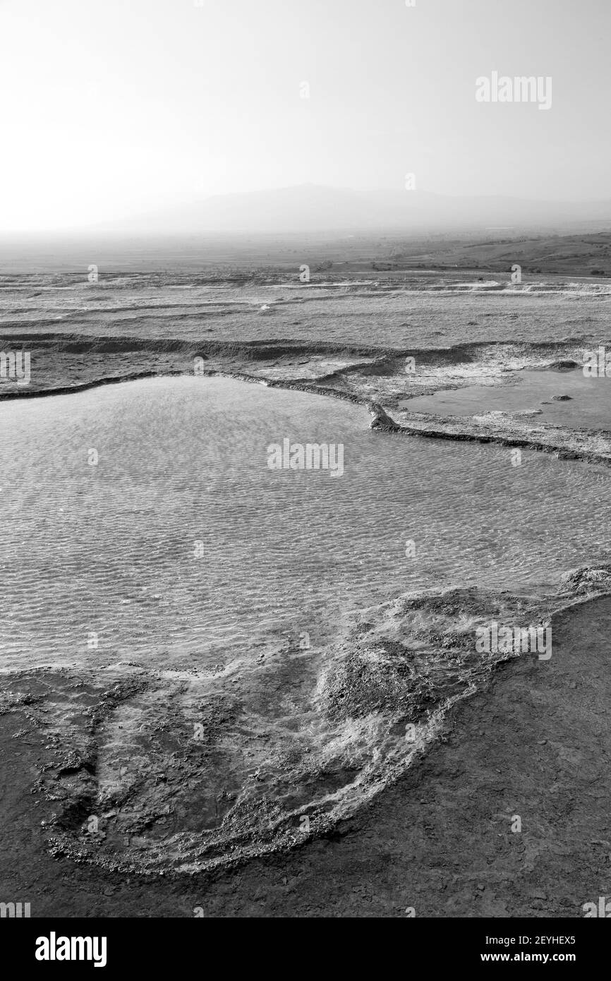 Bad und Travertin Wasser abstrakt in pamukkale türkei asien die Altes Kalzium Stockfoto