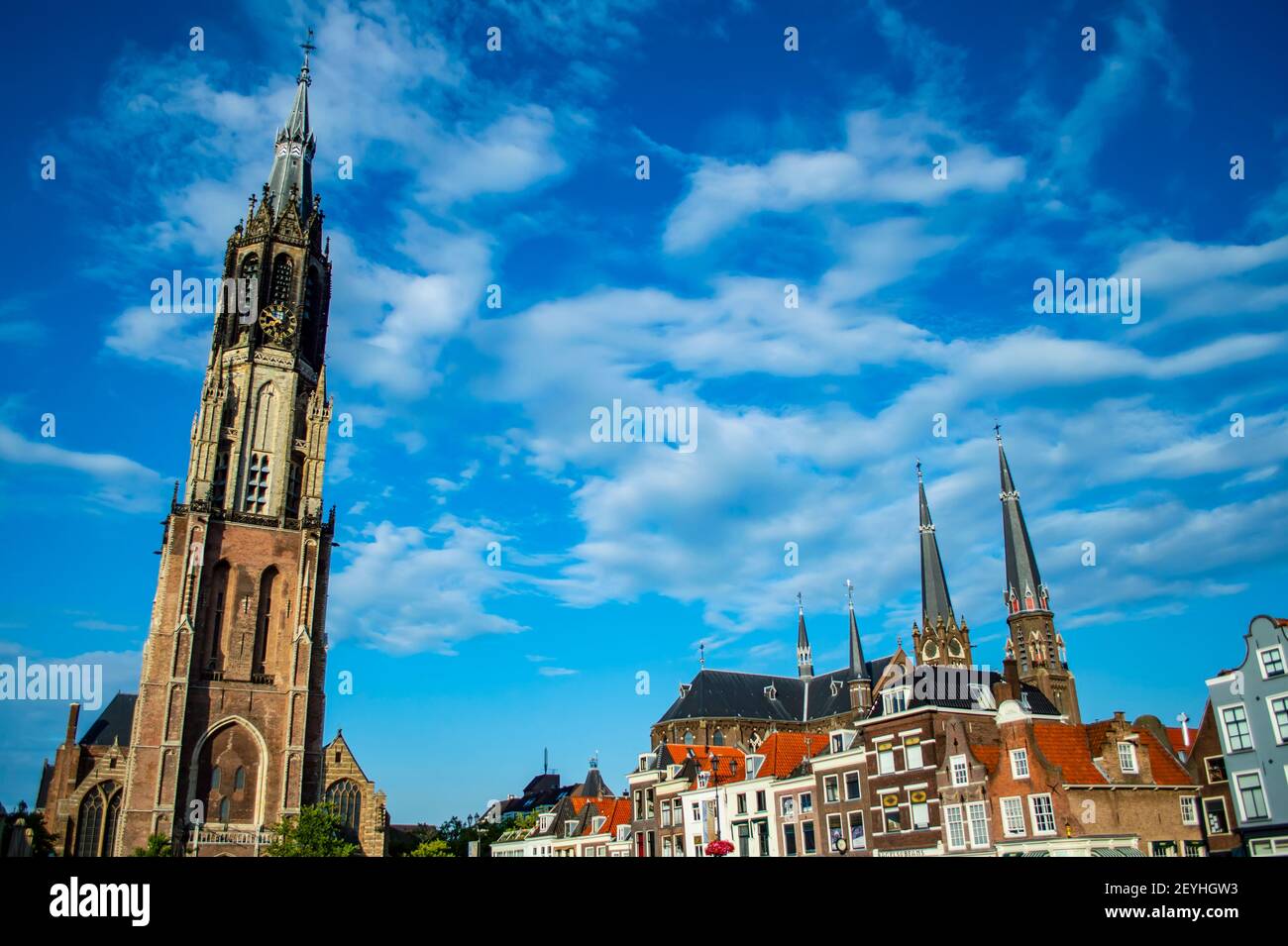 Delft, Niederlande - 11. Juli 2019: Niewe Kerk ("Neue Kirche") und Marktplatz der Stadt Delft, Niederlande Stockfoto