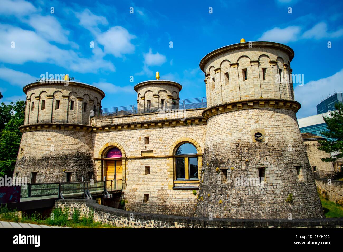 Luxemburg-Stadt, Luxemburg - 15. Juli 2019: Festung Thungen auch bekannt als drei Eicheln Festung in Luxemburg-Stadt an einem sonnigen Sommertag Stockfoto