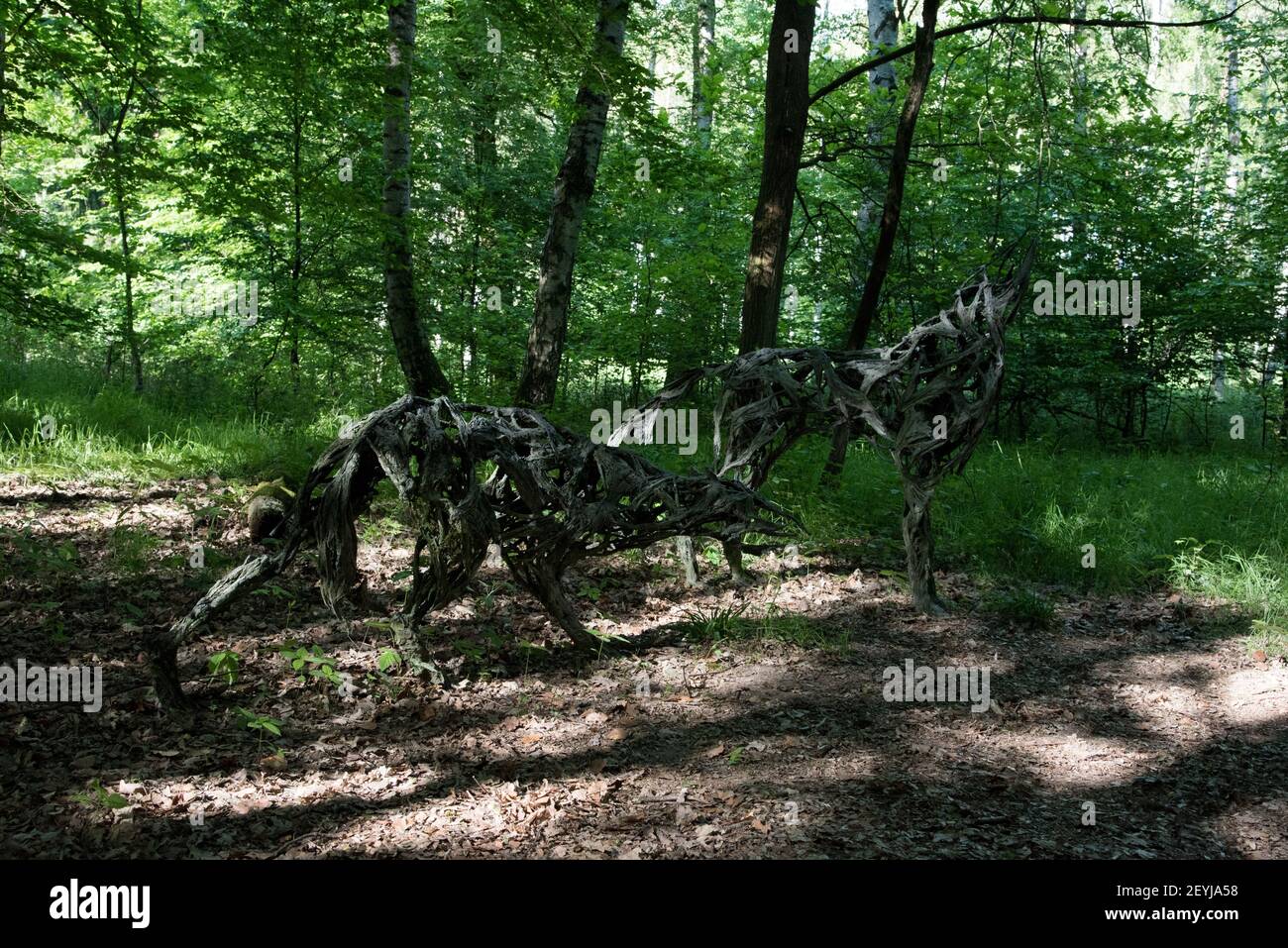 Oberer Fläming Skulpturenweg ist ein Wanderweg im Fläming Heide Naturpark in Nordostdeutschland mit einigen Skulpturen im Jahr 2010 eröffnet. Der Kunstwan Stockfoto