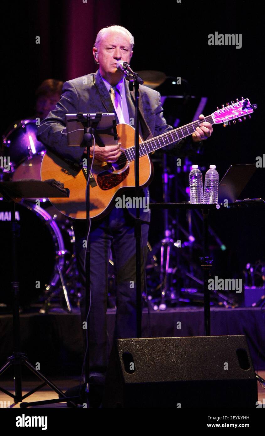 Michael Nesmith brachte seine Movies of the Mind Tour am 2. November 2013 in Atlanta zum Variety Playhouse. Der ehemalige Monkee-Gitarrist verwoben Geschichten und Lieder zusammen in einen Abend mit herrlicher Unterhaltung. Foto: Dan Harr/AdMedia/Sipa USA Stockfoto
