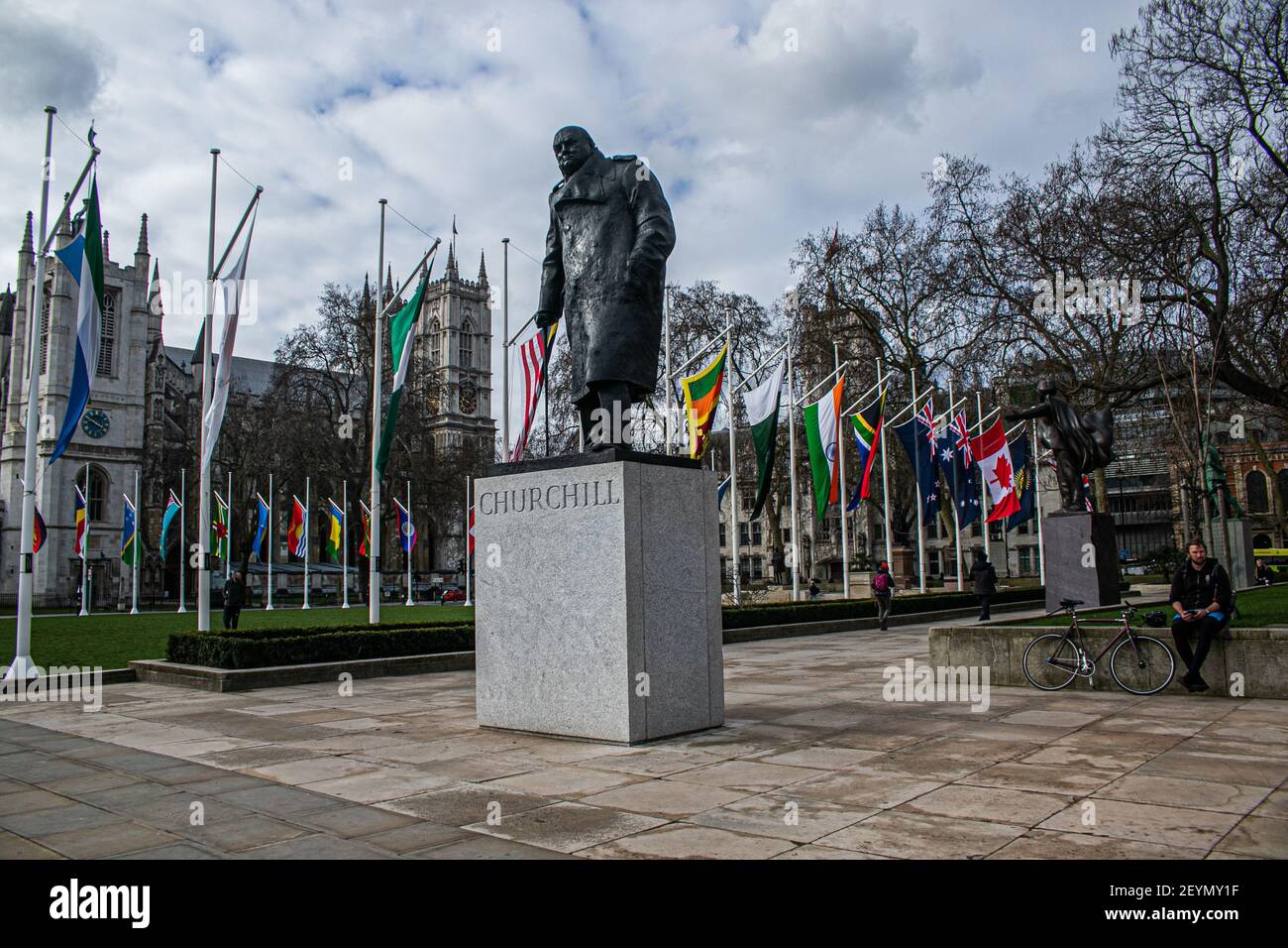 WESTMINSTER LONDON, GROSSBRITANNIEN 6. MÄRZ 2021. Flaggen der Commonwealth-Nationen werden auf dem Parliament Square ausgestellt, bevor am 8. März der Commonwealth Day gefeiert wird. In diesem Jahr wird der traditionelle Gottesdienst nicht in Westminster Abbey wegen der Einschränkungen des Coronavirus stattfinden und stattdessen wird Ihre Majestät Königin Elizabeth ihre jährliche Botschaft zur Ausstrahlung auf BBC am Sonntag, 7. März, überbringen.Credit amer ghazzal/Alamy Live News Stockfoto